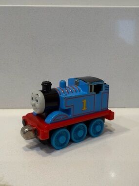 Diecast Thomas the Train “Thomas” Train Car (2009) R8847